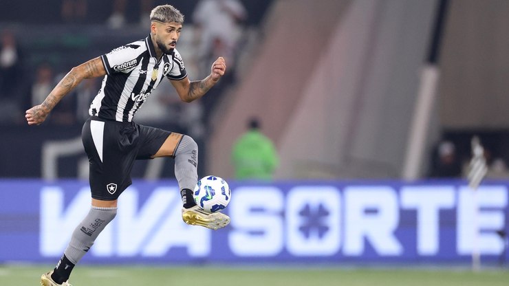 Barboza destaca solidez do Botafogo e valoriza semana de treinos