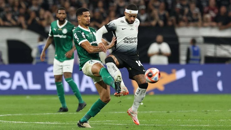 Yuri%20e%20Depay%20buscam%20no%20D%C3%A9rbi%20o%20brilho%20perdido