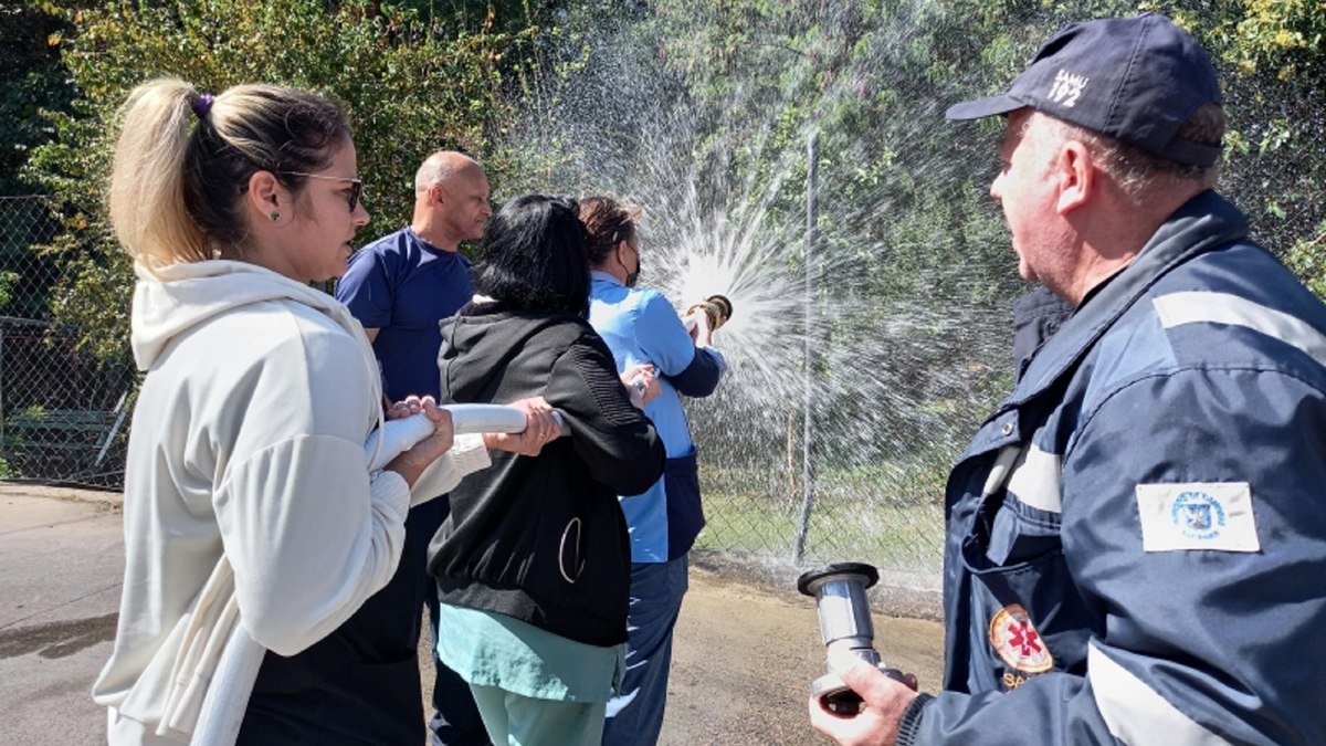 Capacitação prepara a equipe para agir com eficiência em situações de emergência Capacitação prepara a equipe para agir com eficiência em situações de emergência
