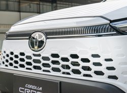 Novo Toyota Corolla Cross 2025 mantém os preços e fica mais equipado