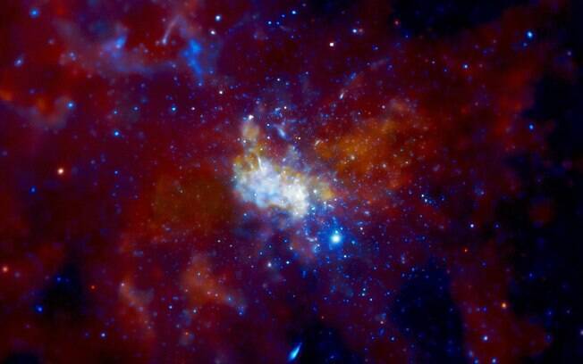 Astrônomos acreditavam que, ao redor de Sagitário A*, existiam outros buracos negros, e a teoria foi comprovada