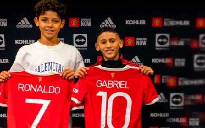 Filho de Cristiano Ronaldo assina contrato com o Manchester United