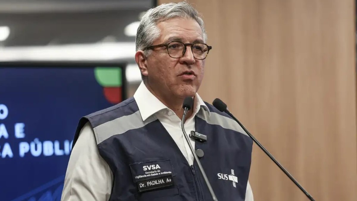 O ministro da Saúde, Alexandre Padilha, em coletiva de imprensa, nesta quinta (2)