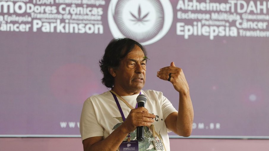 Ailton Krenak fala da  importância das plantas medicinais no saber tradicional dos povos originários