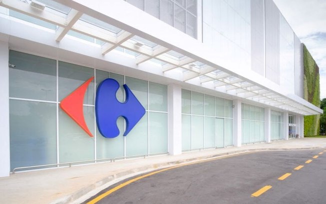 Carrefour contrata cerca de 100 mil cadastrados no CadÚnico Carrefour contrata cerca de 100 mil cadastrados no CadÚnico