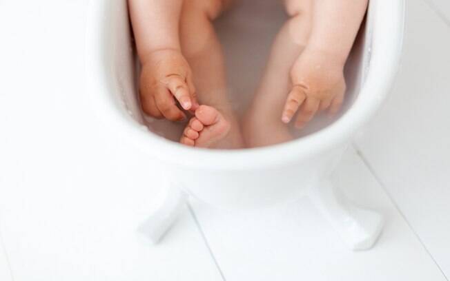 Uma das principais causas da morte acidental de bebê e criança é o afogamento e a maioria acontece em banheiras