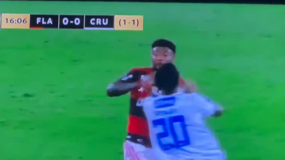 Dividida entre Emerson Royal e Wesley Dividida entre Emerson Royal e Wesley