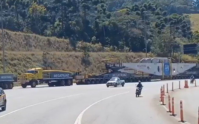 Carga gigante que passa pela BR-40