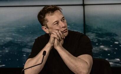 Musk é acusado de mostrar genitais para funcionária