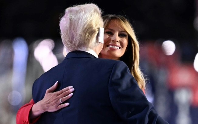 Melania e Donald Trump em Milwaukee, Estados Unidos, em 18 de julho de 2024