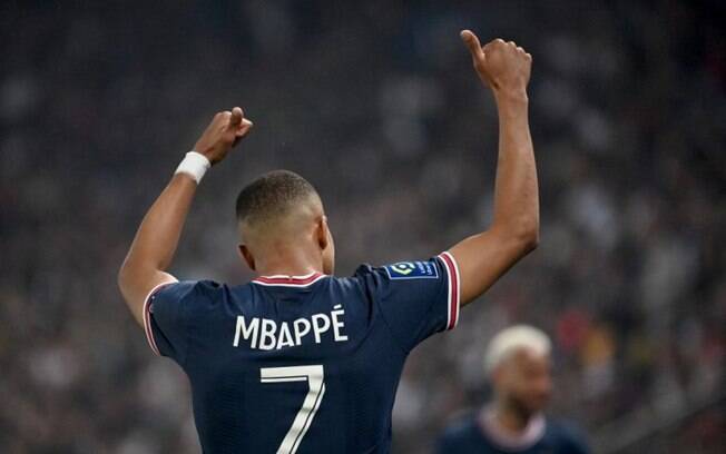 Diretor do Campeonato Italiano diz que contrato de Mbappé com PSG é uma 'maldade absoluta'
