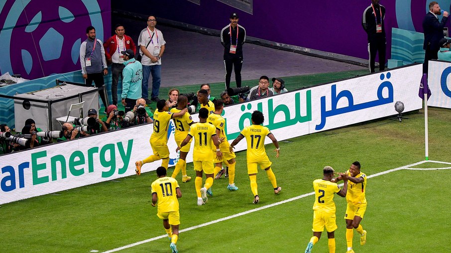 Equador vence jogo de abertura da Copa e estraga festa do Catar