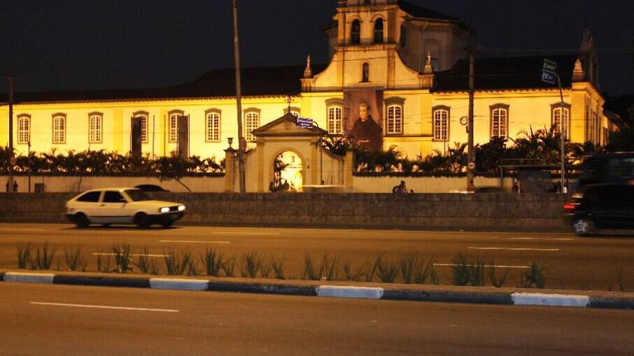 No centro de São Paulo, o complexo Mosteiro da Luz é formado pela Igreja, pelo Museu de Arte Sacra e pelo Presépi Napolitano.