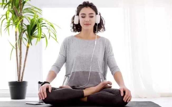 5 melhores podcasts para orientar sua meditação em casa