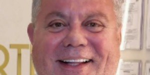 Mestrado, doutorado e mais: Milton Cunha celebra currículo vasto