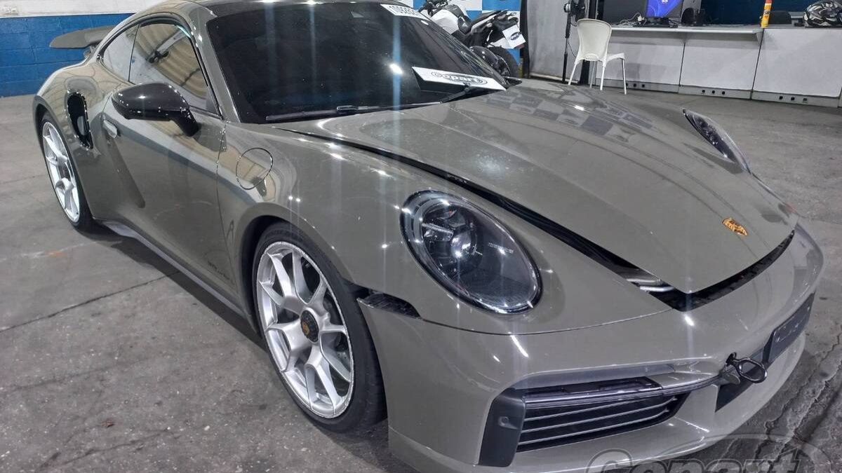 Leilão oferece Porsche 911 com lance a 50% da Fipe