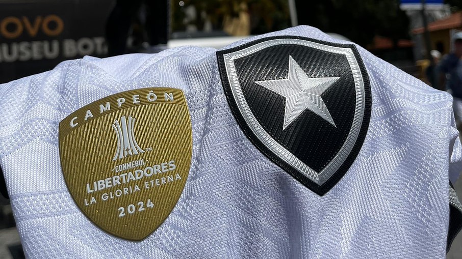 Botafogo já vende camisas com o patch de campeão da Libertadores