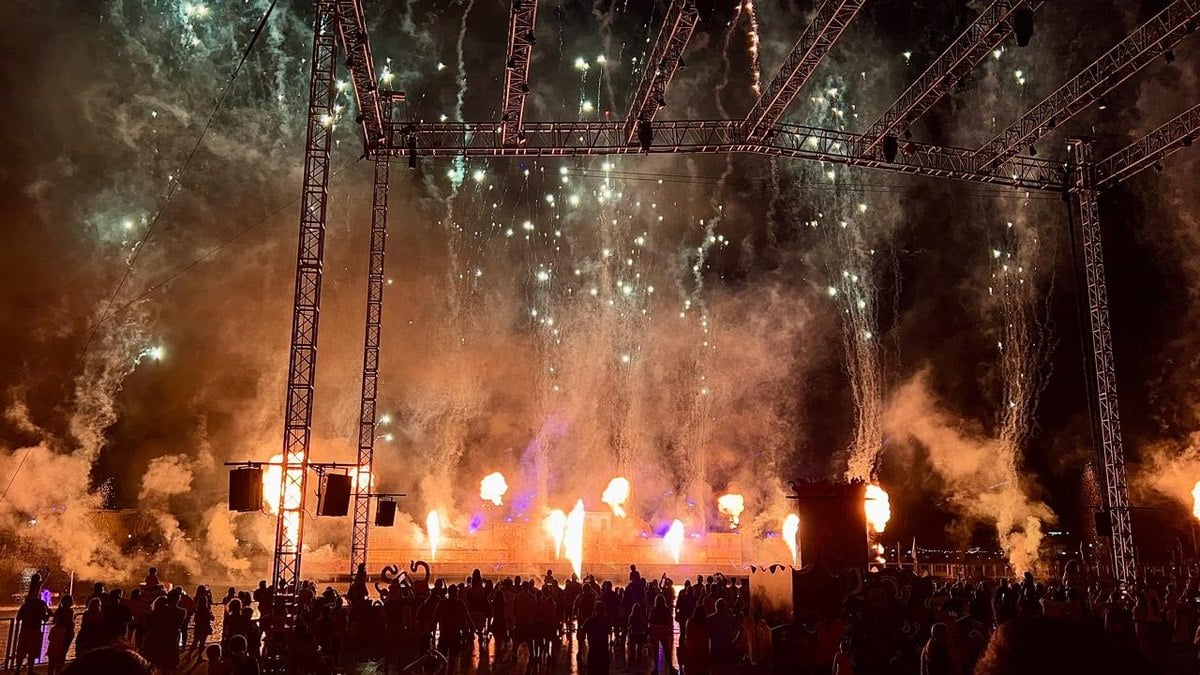 Novo show de luzes e fogos encerra os dias no parque em Orlando