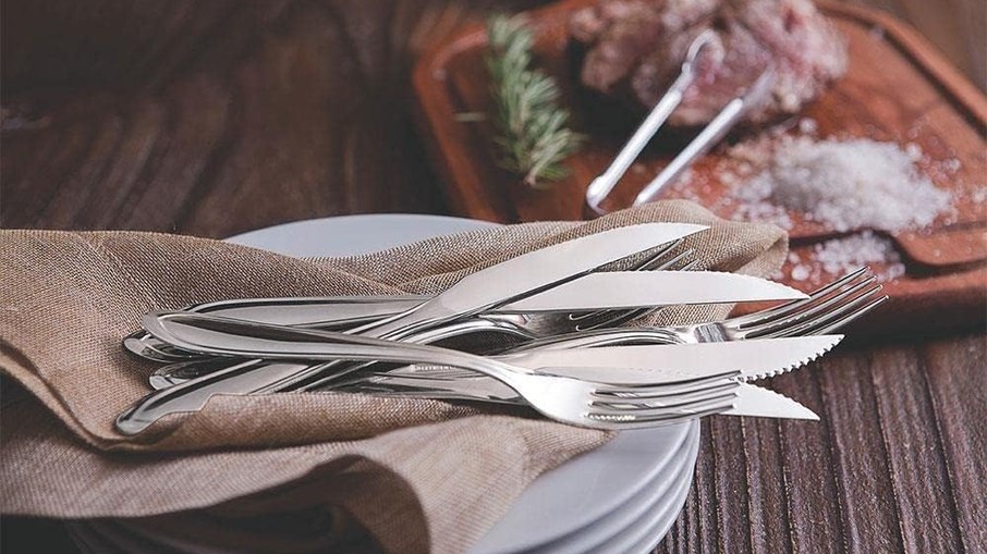 Faqueiros de cozinha ajudam a transformar a mesa de jantar para datas especiais Faqueiros de cozinha ajudam a transformar a mesa de jantar para datas especiais