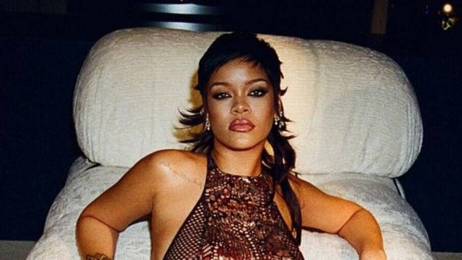 Rihanna desmente boatos de gravidez
