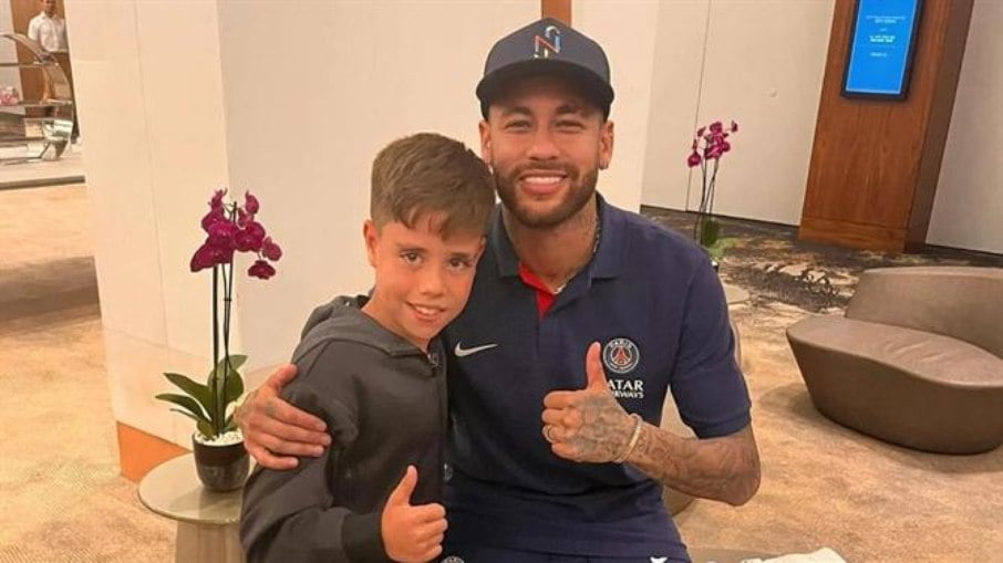 Filho de Quaresma encontra Neymar em hotel em Portugal