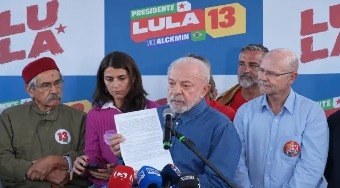 Lula%20diz%20que%20abrir%C3%A1%20sigilos%20dele%20e%20dos%20filhos%20e%20desafia%20Fl%C3%A1vio
