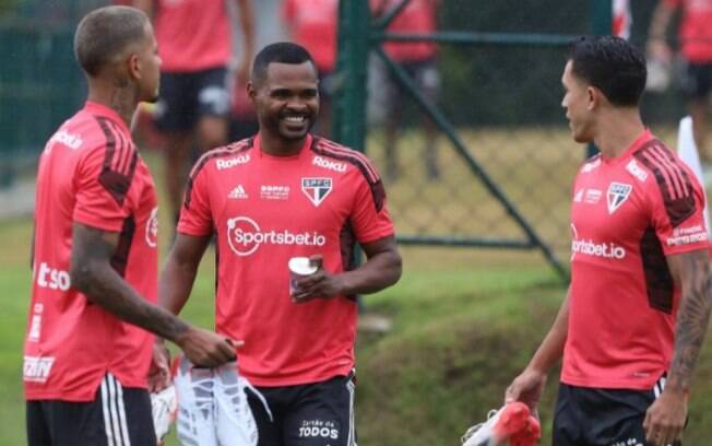 Com Nikão, São Paulo encerra primeiro dia da pré-temporada