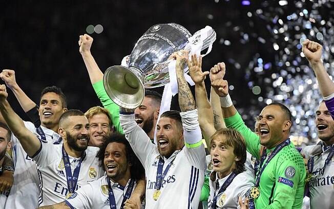 Real Madrid com a taça da Liga dos Campeões