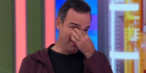 Tadeu Schmidt comete gafe ao entrevistar deficiente visual no BBB
