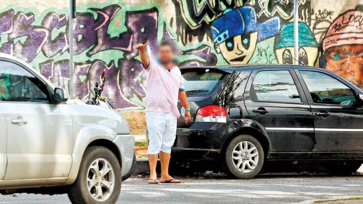 Aumenta o número de queixas a flanelinhas em BH; app ajuda denunciar