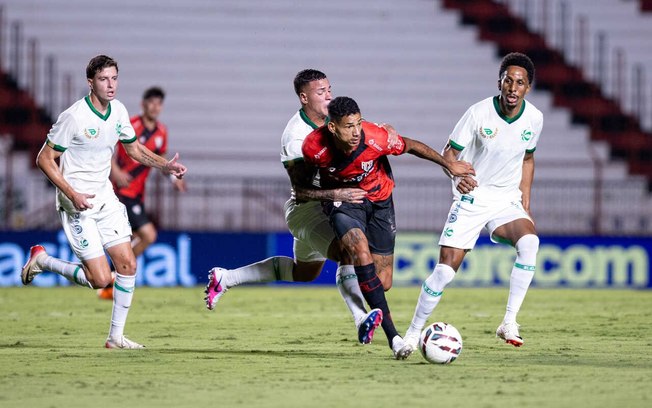 Equipes se enfrentam pela Série B Equipes se enfrentam pela Série B