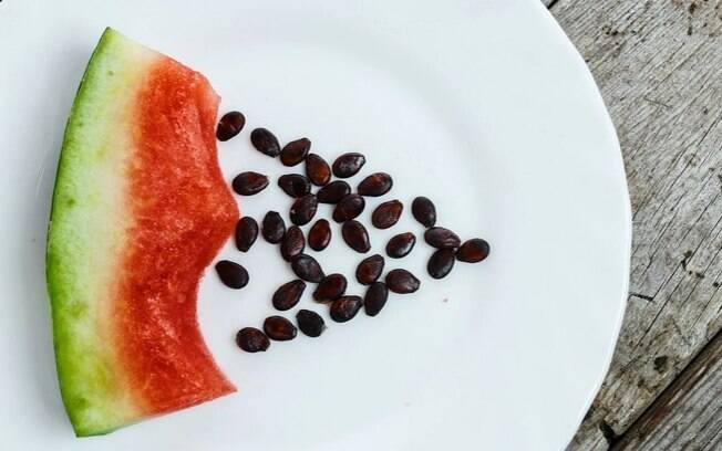 Além da fruta in natura, as sementes de melancia têm propriedades que ajudam na dieta