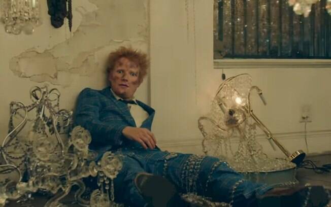 Ed Sheeran traz referência visual de Elton John no clipe de “Shivers”