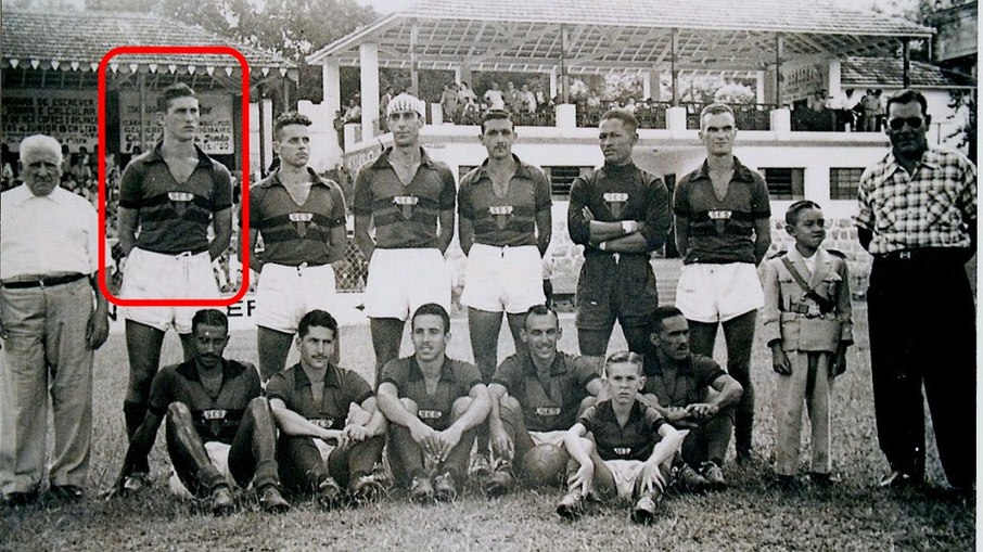 Bellini com a camisa da Esportiva Sanjoanense