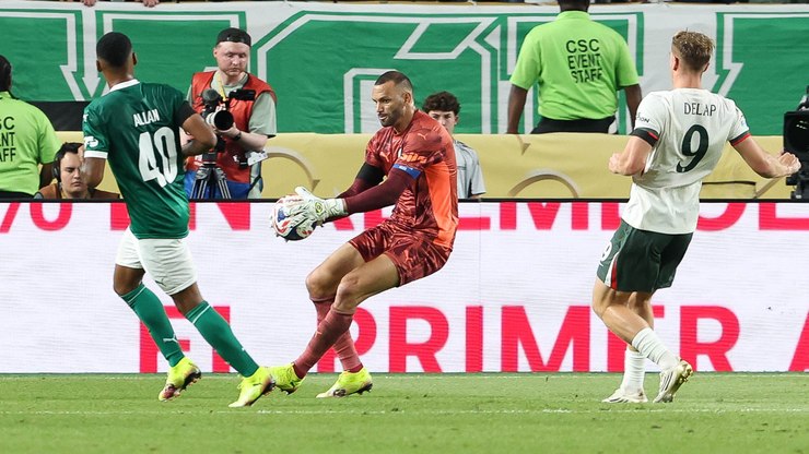 À la 1999, Palmeiras é eliminado do Mundial com falha do goleiro
