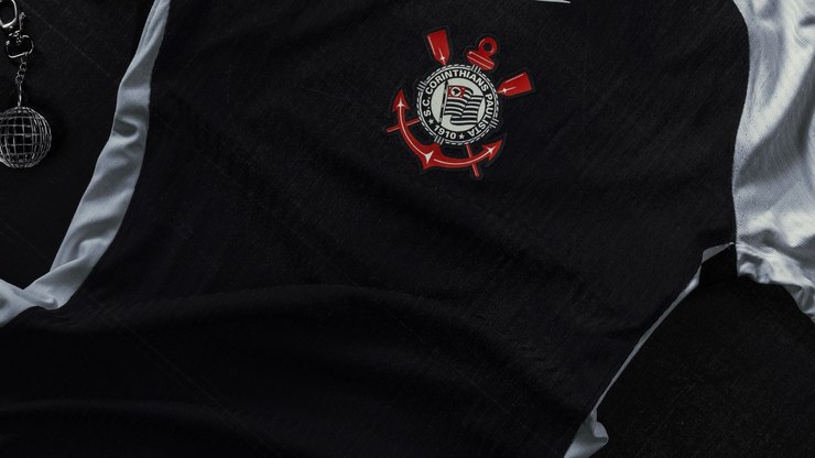 Corinthians estreia novo uniforme contra o Racing; veja imagens