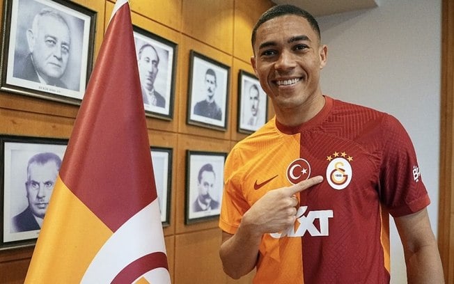 Galatasaray acerta empréstimo de atacante Carlos Vinicius, do Fulham
