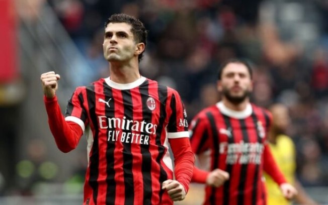 Pulisic celebra o seu gol, o prieiro do Milan na vitóra sobre o Parma Pulisic celebra o seu gol, o prieiro do Milan na vitóra sobre o Parma