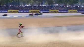 MotoE%3A%20brasileiro%20sofre%20acidente%20grave%20e%20fratura%20t%C3%ADbia%3B%20v%C3%ADdeo