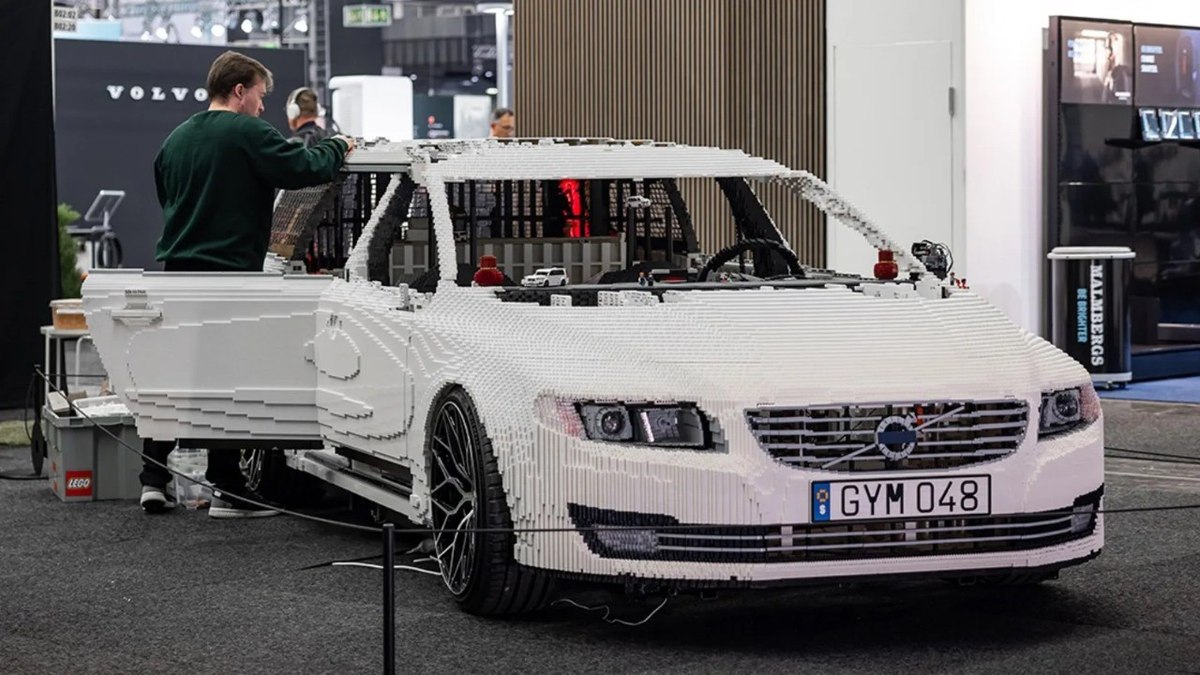 Volvo
feito inteiramente de LEGO impressiona e pode ser dirigido