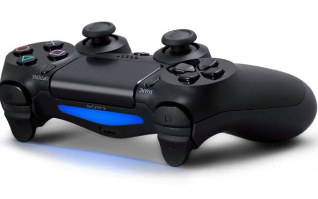 DUALSHOCK 4 conta com barra de luz para usuário digitar movimentando o controle