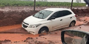 Chuvas provocam alagamentos e deslizamentos de terra em SP; vídeo