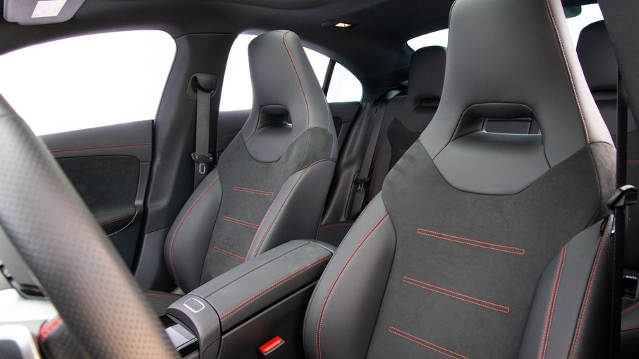 Mercedes-Benz CLA 200 AMG Line Mercedes-Benz CLA 200 AMG Line