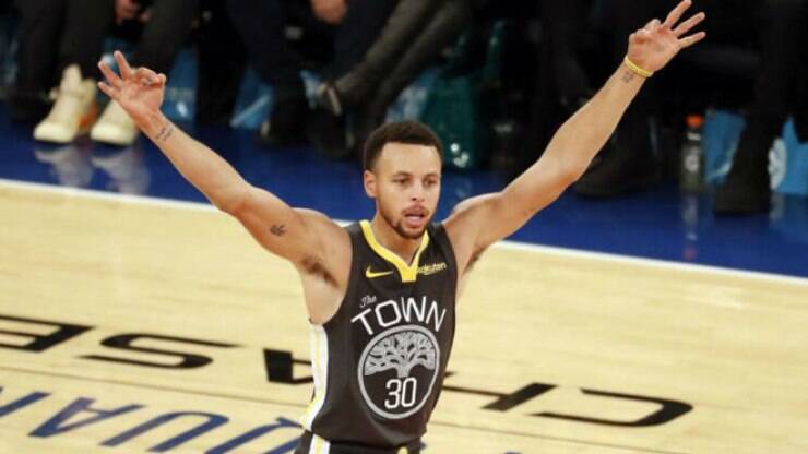 Stephen Curry se torna o primeiro jogador a atingir a marca de 3.000 bolas  de três pontos na NBA