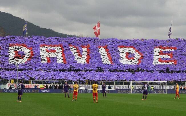 Davide Astori foi homenageado no estádio da Fiorentina