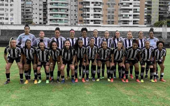 Com aval de John Textor, Botafogo retorna com categorias de base no futebol feminino