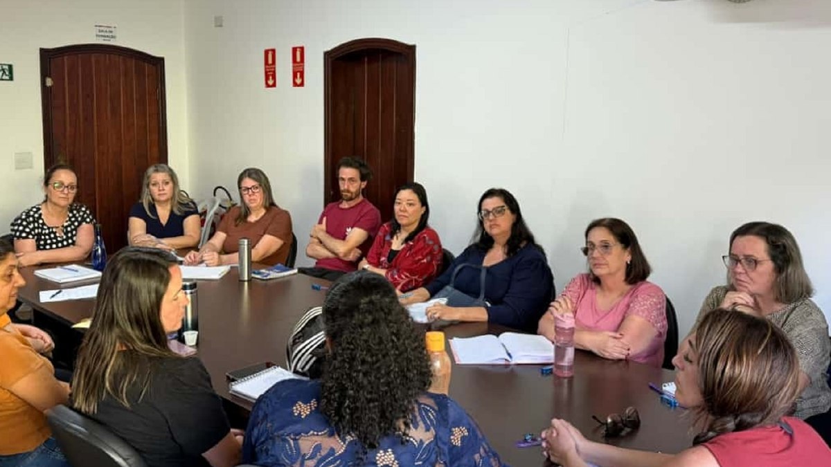 Iniciativa busca aproximar professores e gestão para ampliar o diálogo sobre o funcionamento das escolas Iniciativa busca aproximar professores e gestão para ampliar o diálogo sobre o funcionamento das escolas