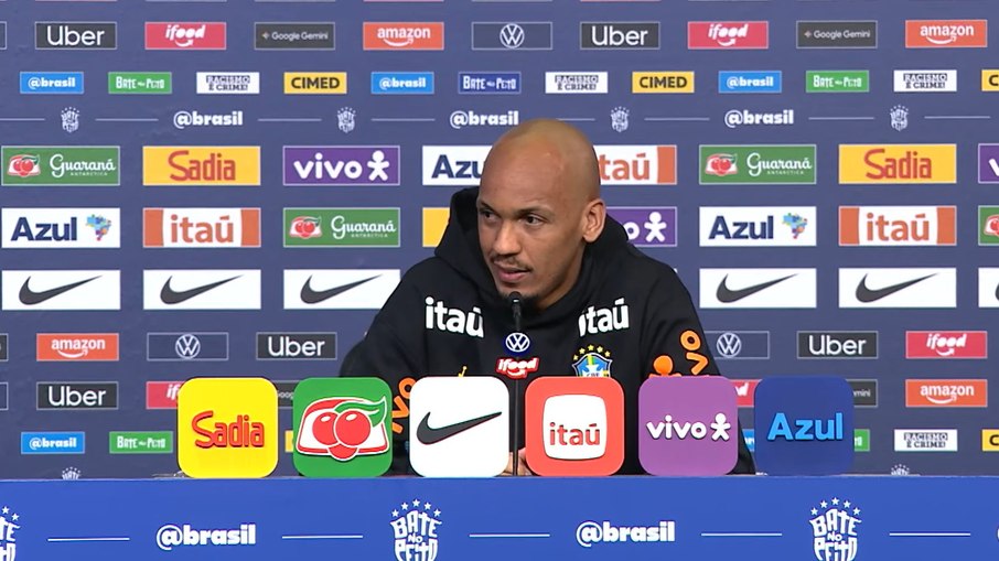 Fabinho em coletiva da Seleção Brasileria