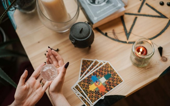 Como usar o Tarot na sua rotina de autocuidado