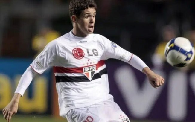 Oscar passou pelo Tricolor nas categorias de base, mas atuou apenas em um jogo do time principal Oscar passou pelo Tricolor nas categorias de base, mas atuou apenas em um jogo do time principal